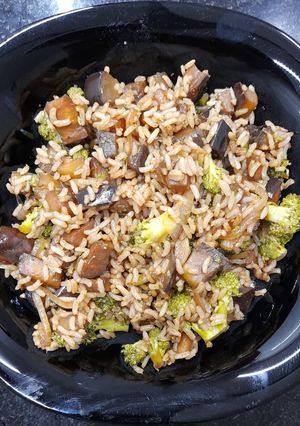 Una foto de Arroz integral con vegetales 💚