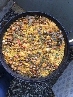 Una foto de Paella con caracoles