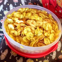 A picture of Yellow banana chips / wafers.