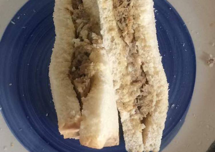 Bread sandwich with sardines fried in eggs