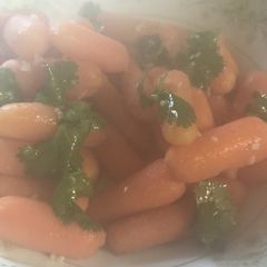 A picture of Cilantro Carrots.