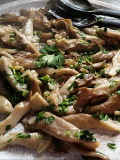 Una foto de Setas al Ajillo (Menú Vegano)