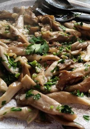 Una foto de Setas al Ajillo (Menú Vegano)
