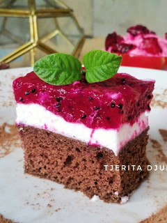 Foto resep Dragon Fruit Chocolate Cake