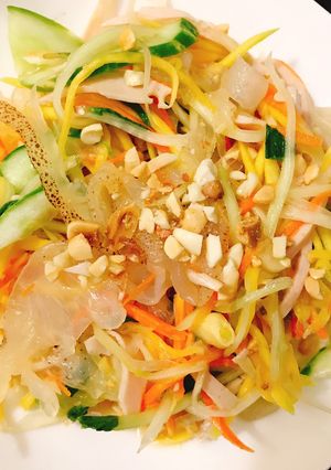 Hình của món Nộm sứa xoài.