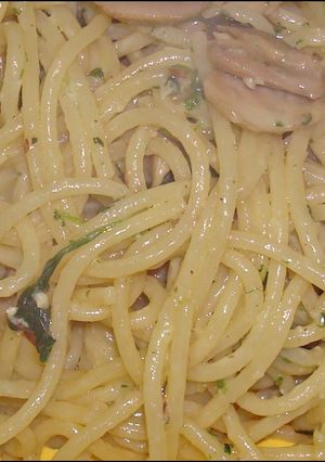 Una foto de Spaguetti con espinaca y champiñones