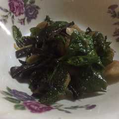 Tumis Jamur Kuping dengan Bakso & Daun So/Daun Melinjo-レシピのメイン写真