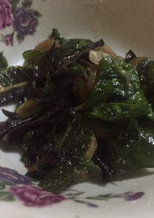 Foto resep Tumis Jamur Kuping dengan Bakso & Daun So/Daun Melinjo
