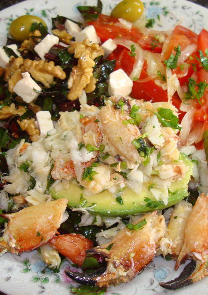 Una foto de PALTA IMPERIAL. PALTA RELLENA CON CAUSEO DE JAIBAS. JON STYLE