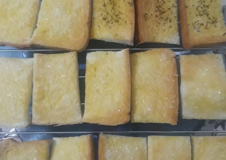 Bagaimana Menyiapkan Sugar and parsley toast yang nikmat