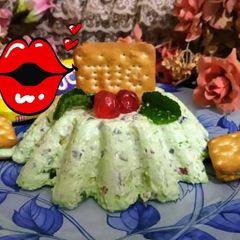 Frozen Tuck salad sandwhich A picture of Frozen Tuck salad sandwhich.