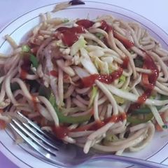A picture of Chinese noodles spaghetti.