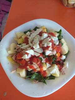 Una foto de Ensalada de acelgas y queso de oveja