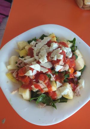 Una foto de Ensalada de acelgas y queso de oveja