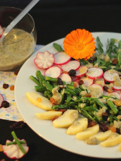 Una foto de Ensalada Detox de Espárragos y Vinagreta de Fresa