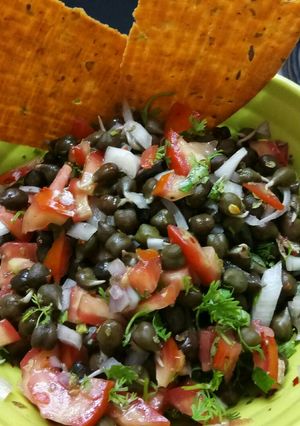 A picture of Green chana chat.