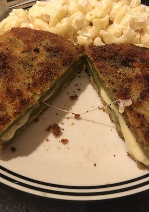 Una foto de Nopales rellenos de jamón y queso
