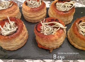 Una foto de Volovanes rellenos de crema de piquillos y gulas (Thermomix y airfryer)