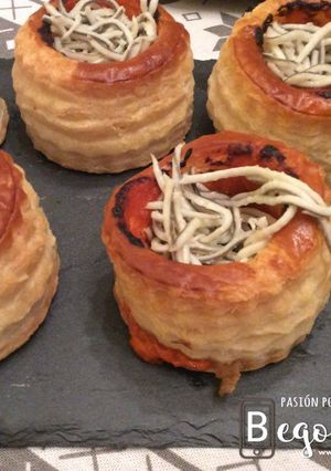 Foto principal de Volovanes rellenos de crema de piquillos y gulas (Thermomix y airfryer)