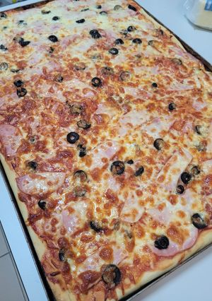 O poză a rețetei Pizza de casă cu blat pufooos.