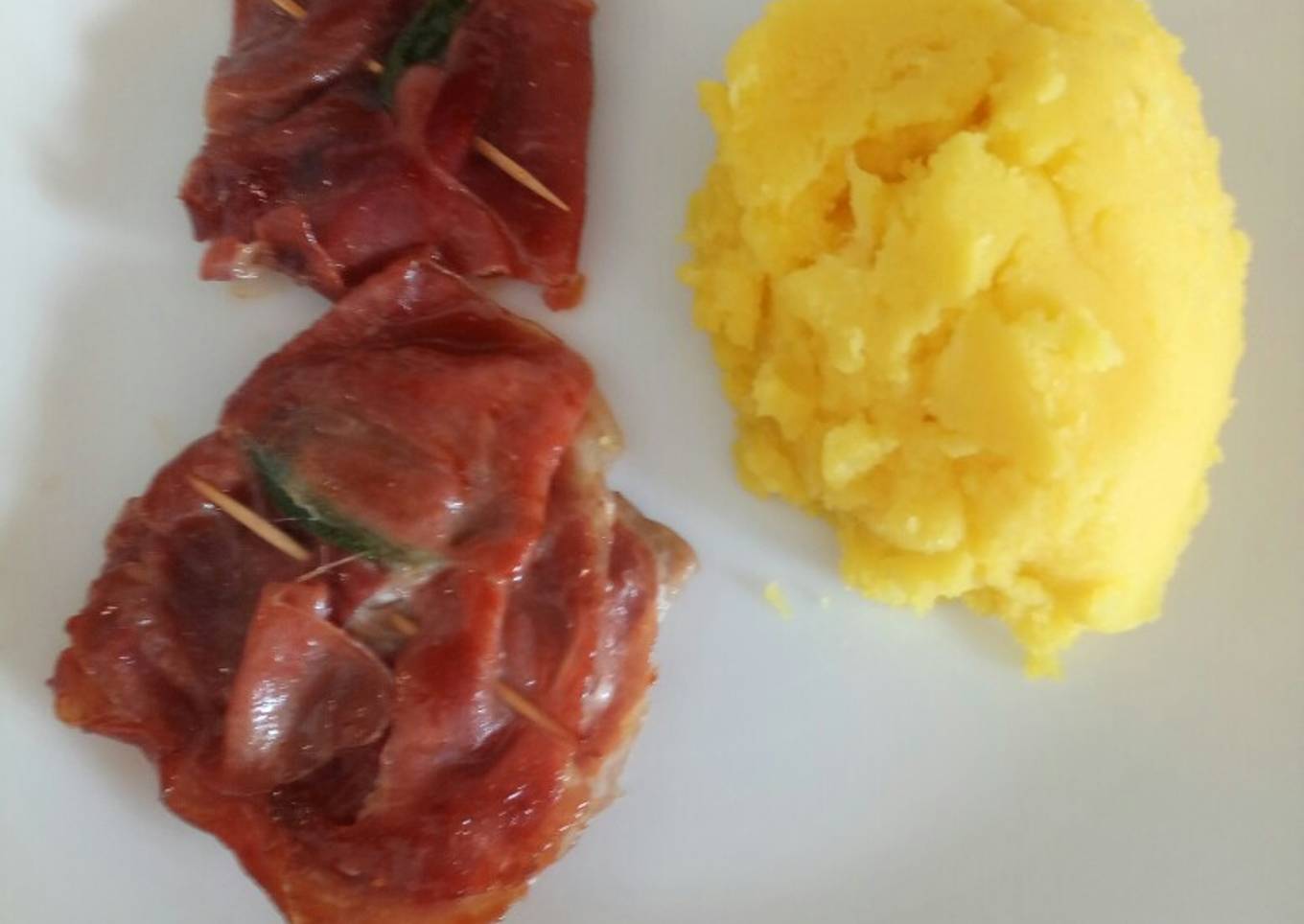 Saltimbocca with saffron mash