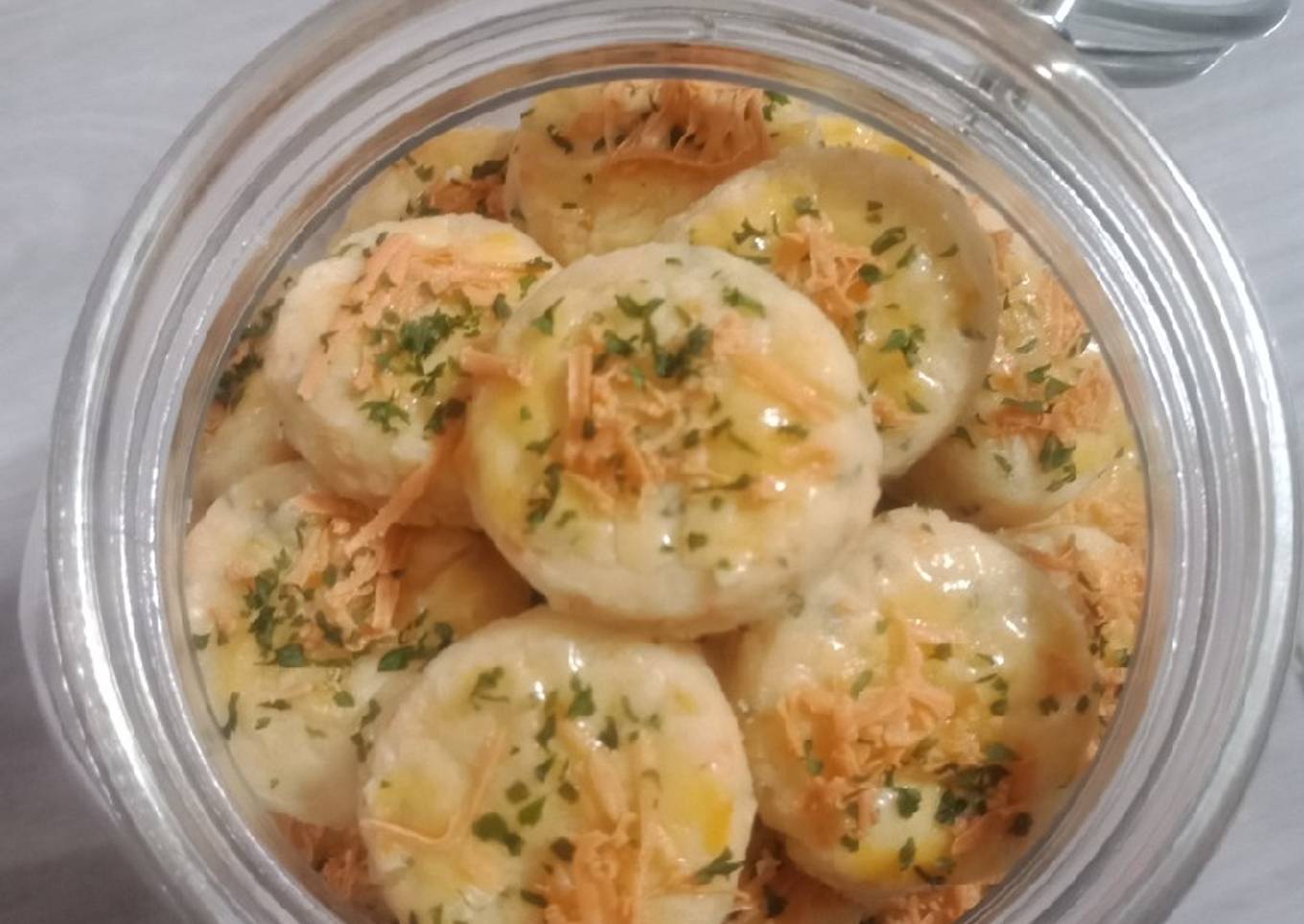 Garlic cheese cookies