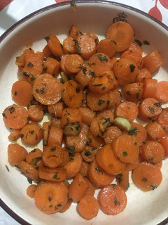 Una foto de Zanahorias con ajo y perejil al curry cocina saludable
