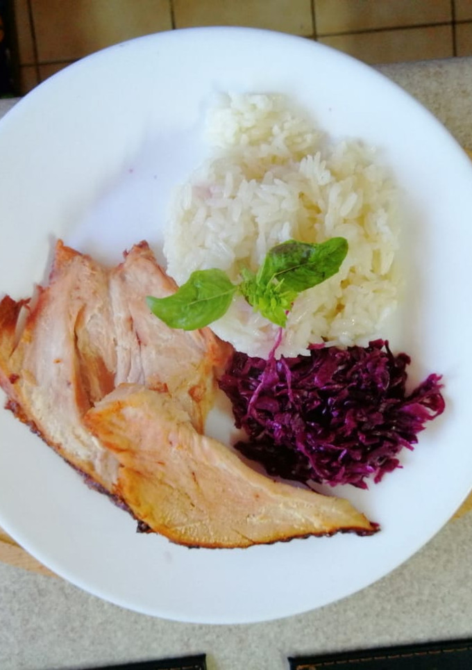 Una foto de Pavo al horno con repollo morado