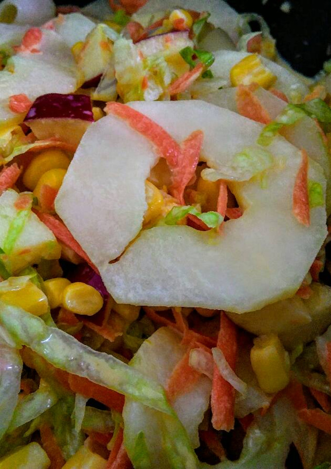 Una foto de ENSALADA Dulce de Frutas🍎🍋y 🥕🥒🌽Vegetales...!