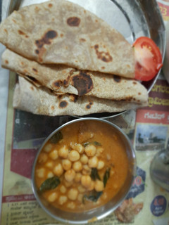 சத்துமாவு சப்பாத்தி, சன்னா மசாலா (sathumaavu,chenna masala recipe in Tamil) செய்முறை முக்கிய புகைப்படம்
