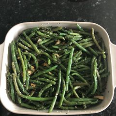 A picture of Honey sesame green beans salad.