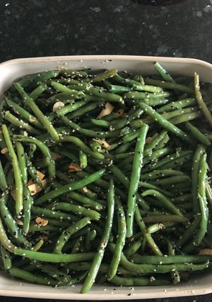 A picture of Honey sesame green beans salad.
