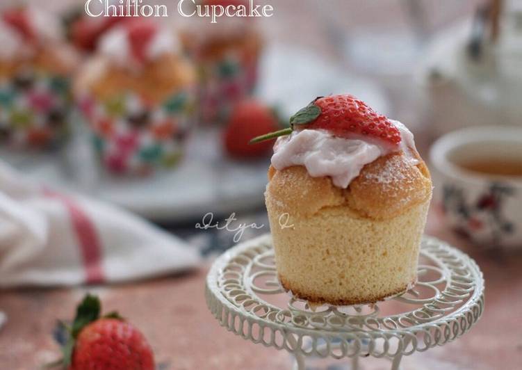 Resep Strawberry Hokkaido Chiffon Cupcakes, Enak