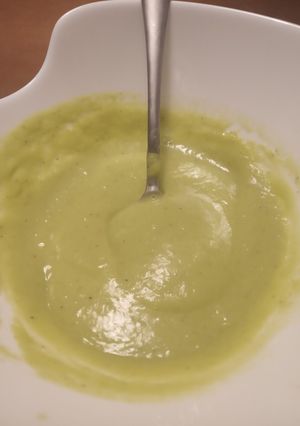 Una foto de Crema de aguacate