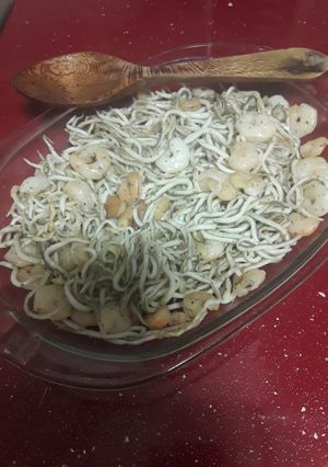 Una foto de Gulas con gambas al ajillo🍴