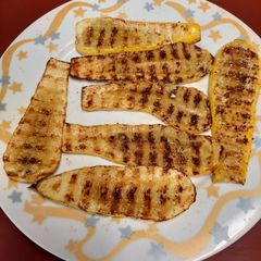A picture of Lee's Simple Grilled Yellow Summer Squash.