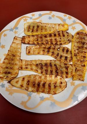 A picture of Lee's Simple Grilled Yellow Summer Squash.