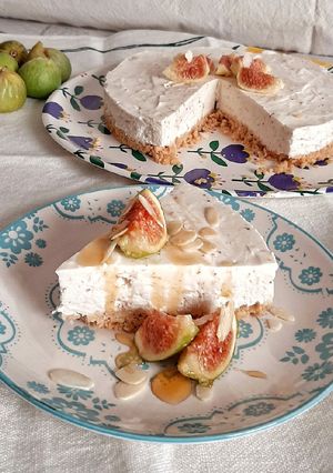 A picture of Fig Cheesecake with Almonds and Honey.