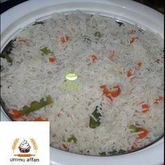 A picture of White fried rice.