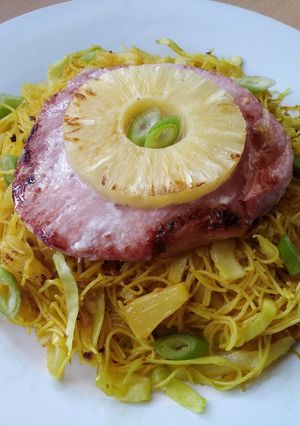 A picture of Vickys Gammon & Pineapple with Stir Fry Noodles GF DF EF SF NF.