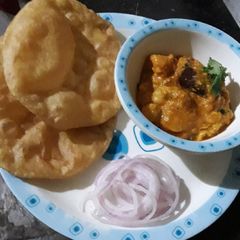 છોલે ભટૂરે A picture of છોલે ભટૂરે.