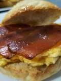 Redondito de tortilla con anchoa y mojama