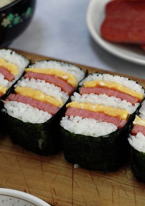 A picture of Rolled Pork and Egg Onigiri.