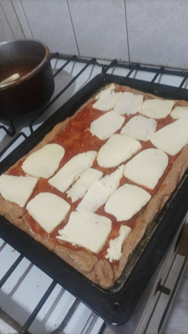 Pizza integral hecha por mí 😋 es lo que salió jaja