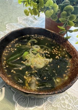 A picture of Wakame Soup.
