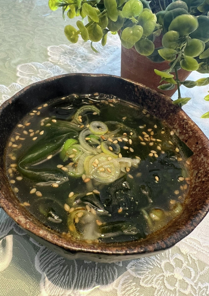 A picture of Wakame Soup.