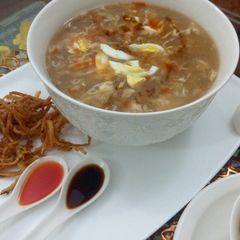 A picture of Hot & sour soup.
