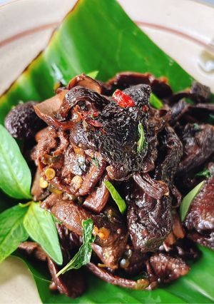 Hình của món Nấm tràm kho tiêu xanh rau răm.
