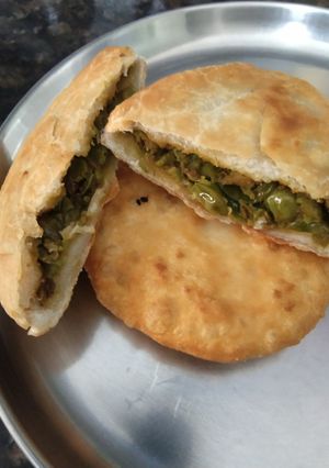 मटर की कचौड़ी (matar ki kachodi recipe in Hindi) रेसिपी मुख्य फोटो