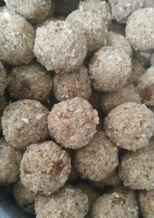 A picture of Dry fruits laddoo.